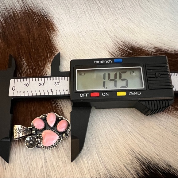 ❤️ Queen Pink Conch Paw Print & Heart Sterling Silver Navajo Statement Pendant - Picture 11 of 13